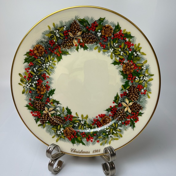 Lenox Colonial Christmas Wreath Series, Virginia, The First Colony Plate - Picture 4 of 11